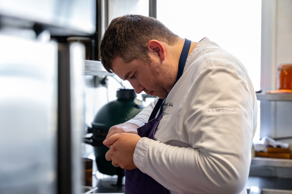 Samuel SELOSSE en train de Cuisiner.